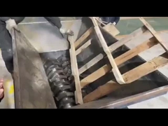 Las máquinas de trituración con doble eje tritan chatarra de metal, neumáticos, madera, plástico, etc.
